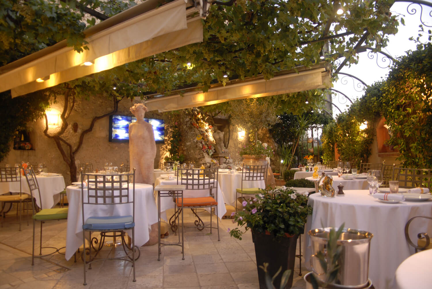 Read more about the article Michelin Starred Restaurants on the French Riviera