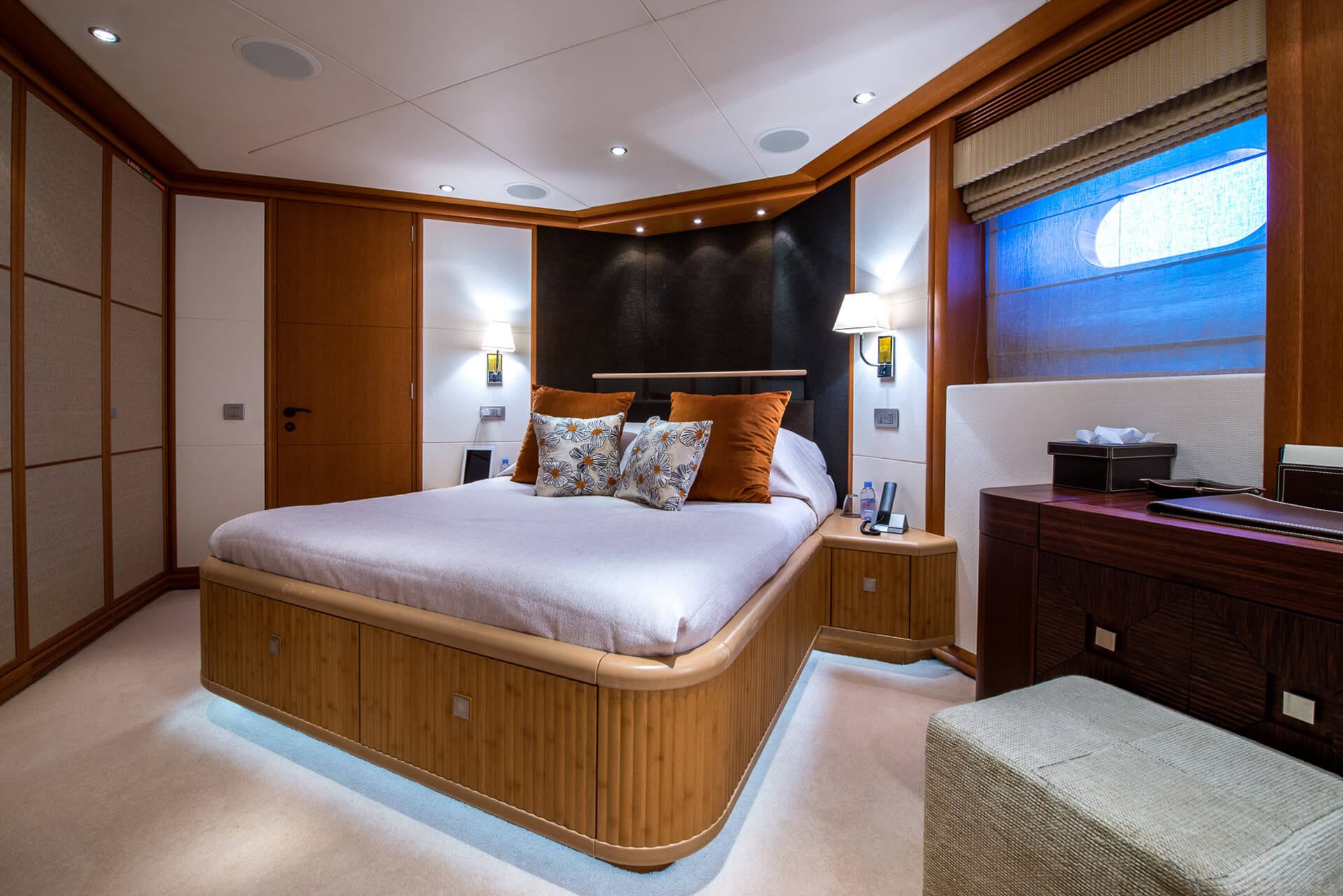 Guest cabin onboard yacht SIROCCO