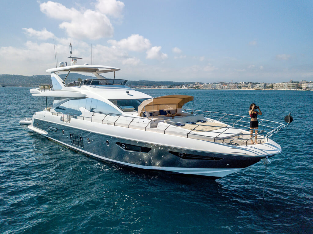 Azimut 80 Yacht bow off Cannes