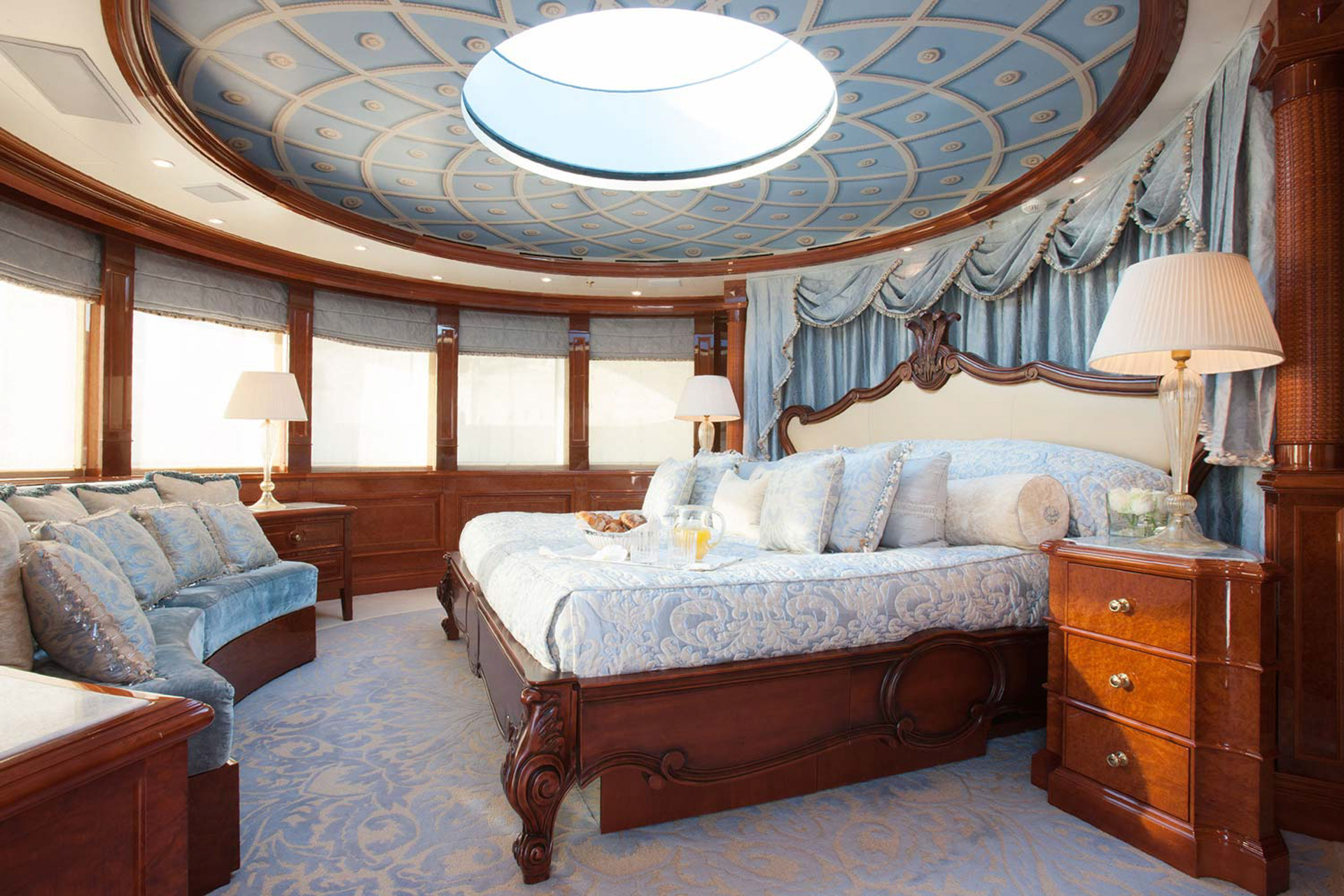 St. David yacht owner's suite