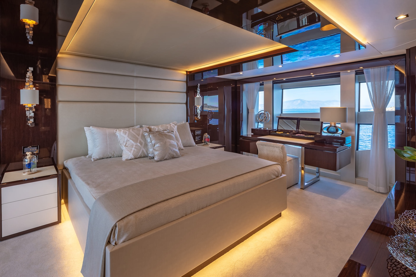 AQUA LIBRA yacht owner's cabin