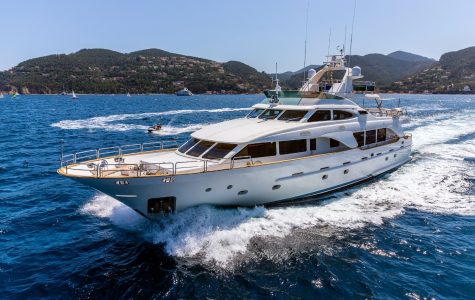 New Star Benetti 30m Yacht cruising